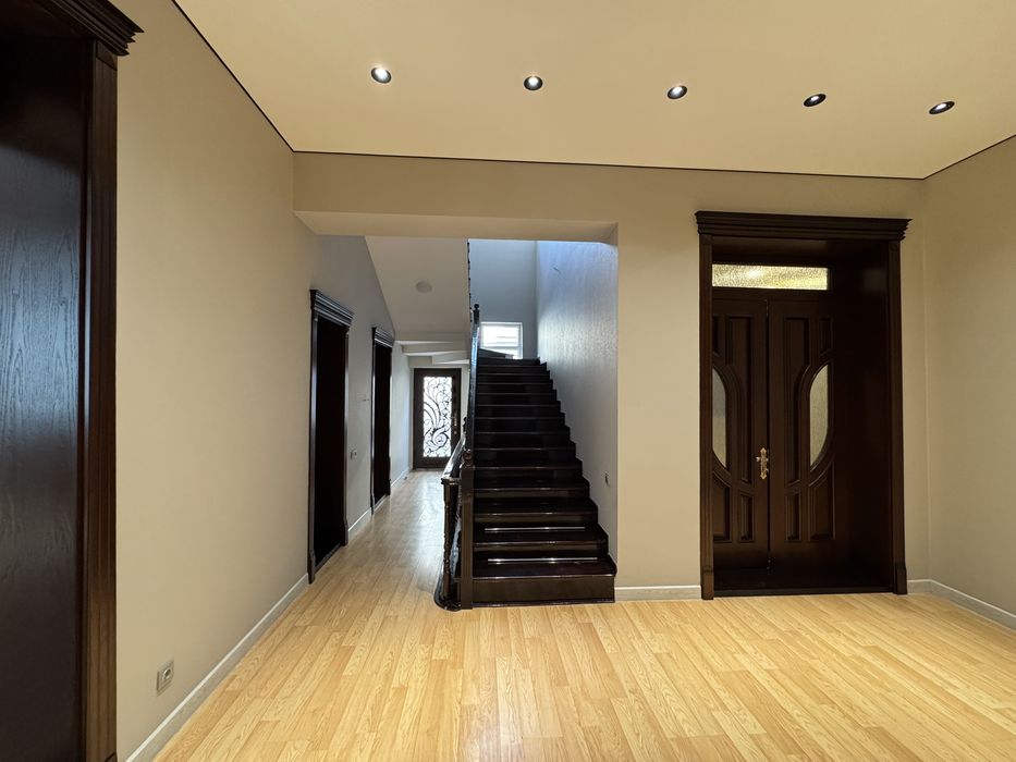 Сдается Евродом под ОФИС 3.2 сотки 9 комнат Шота Руставели Саламатина