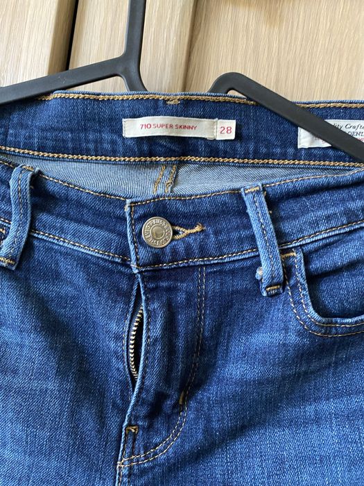 Оригинални дънки Levi’s , нов елегантен панталон Stradivarius