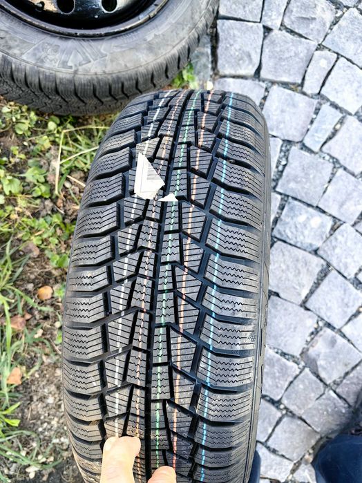 Vand 5 cauciucuri all season Viking (185/60/15) cu  jante pt. Renault