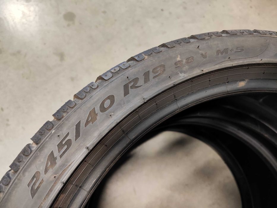 2бр. зимни гуми 245/40/19 Pirelli