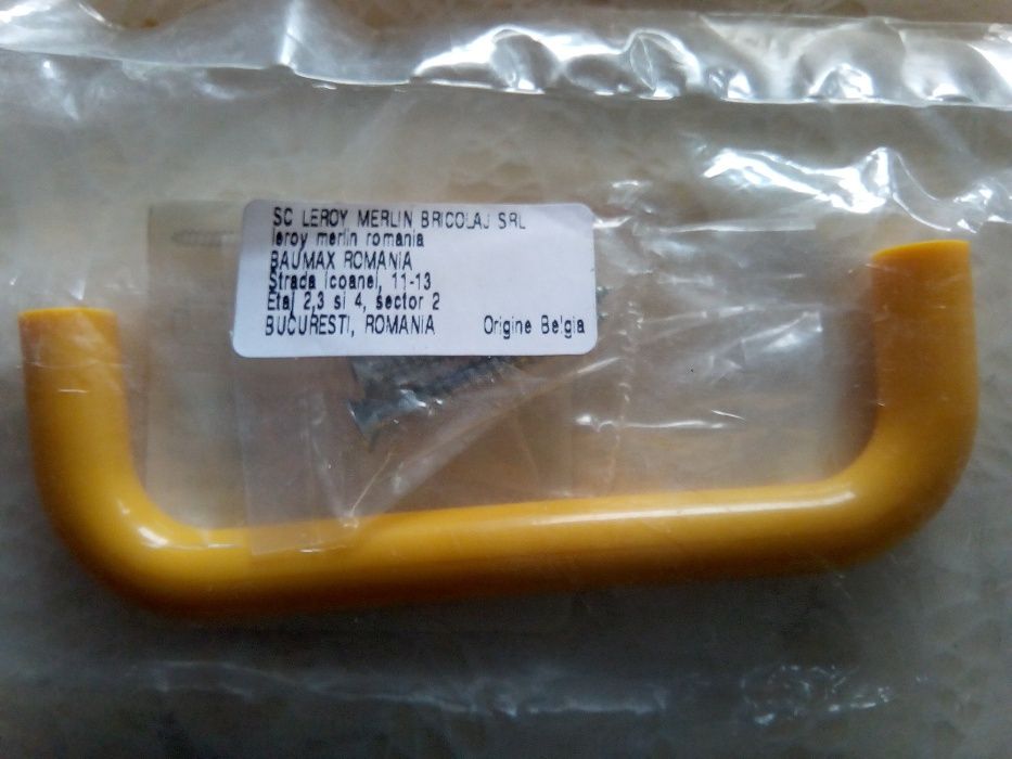 manere mobila galbene si rosii