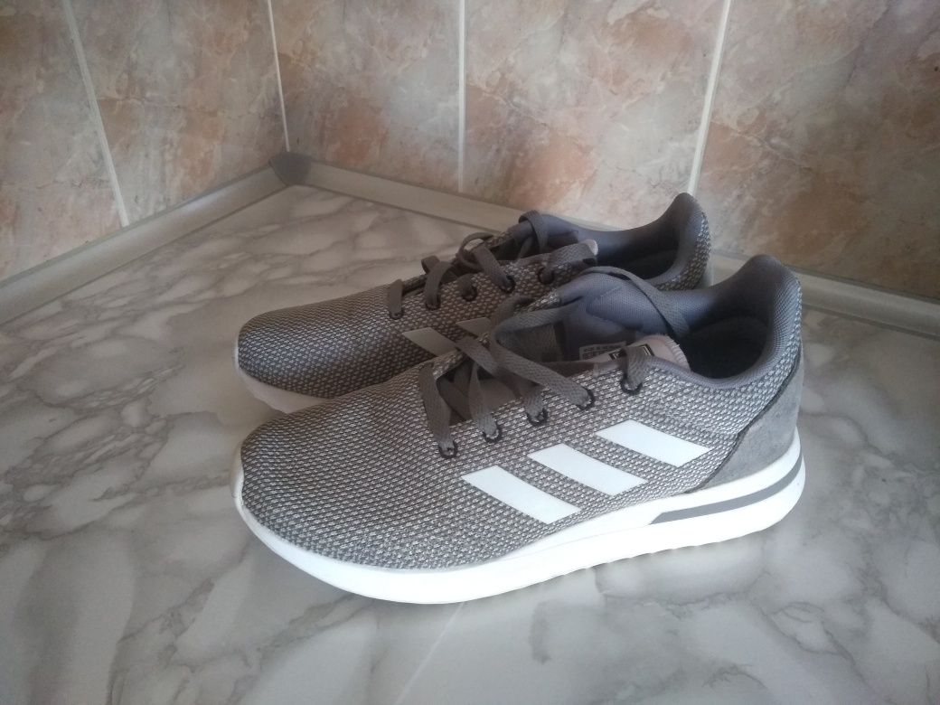 Маратонки adidas