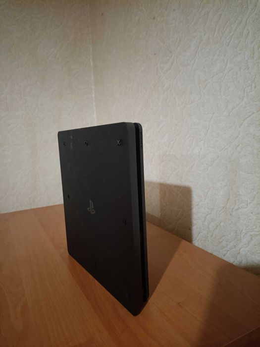 Playstation 4 slim