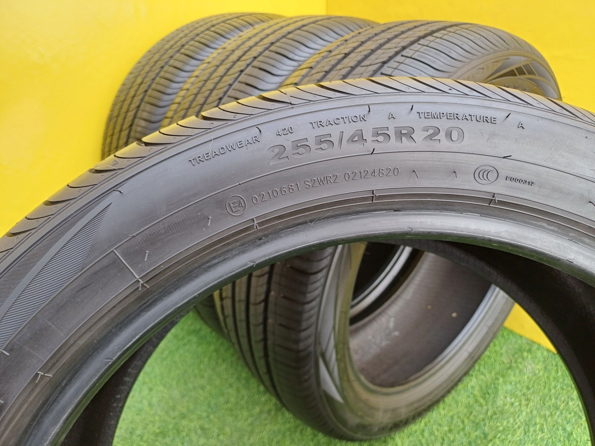 Шины 255/45 R20 Giti комплект.