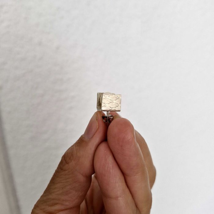 Cercel minimalist din argint cu perlă