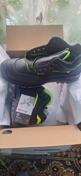 Bocanci diverse modele cu protectie ne-metalică marimea 45