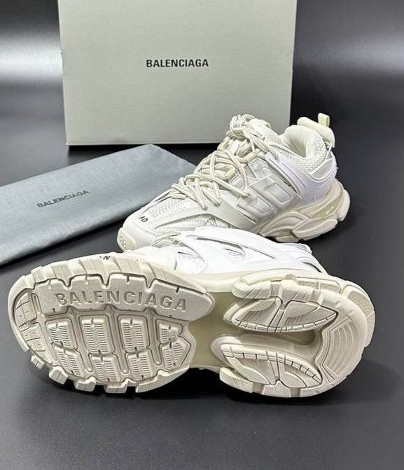 Stoc Balenciaga Track
