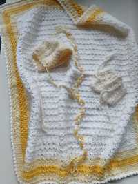Плетено бебешко одеало с терлици и шапчица + книга