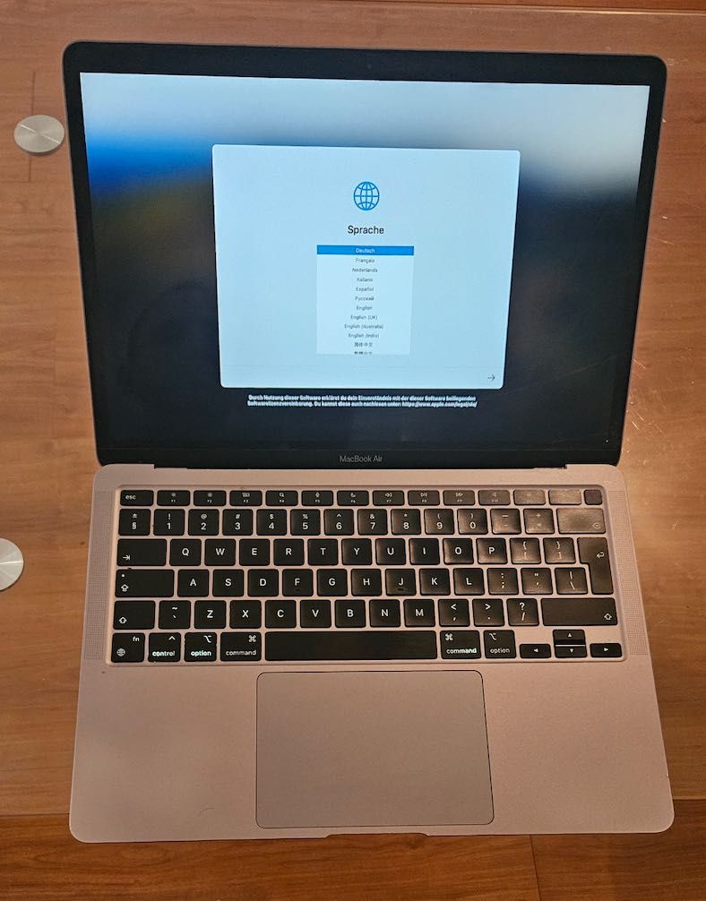 Macbook M1 2020 256gb  -- перфектен екран!