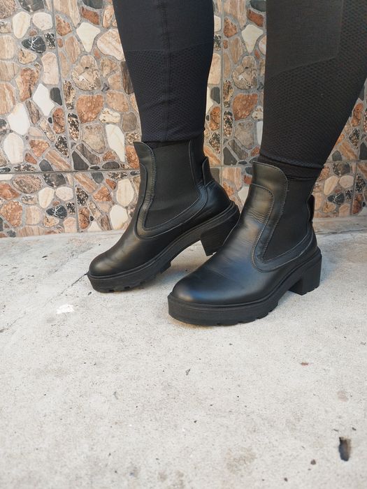 Ghete negre din piele naturală