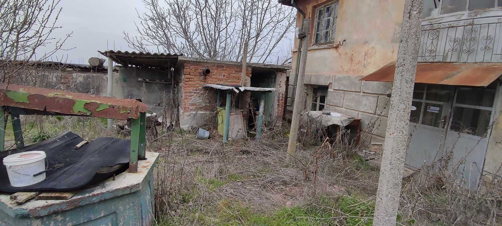 Къща с дворно място в село Здравец,8бл. Хасково