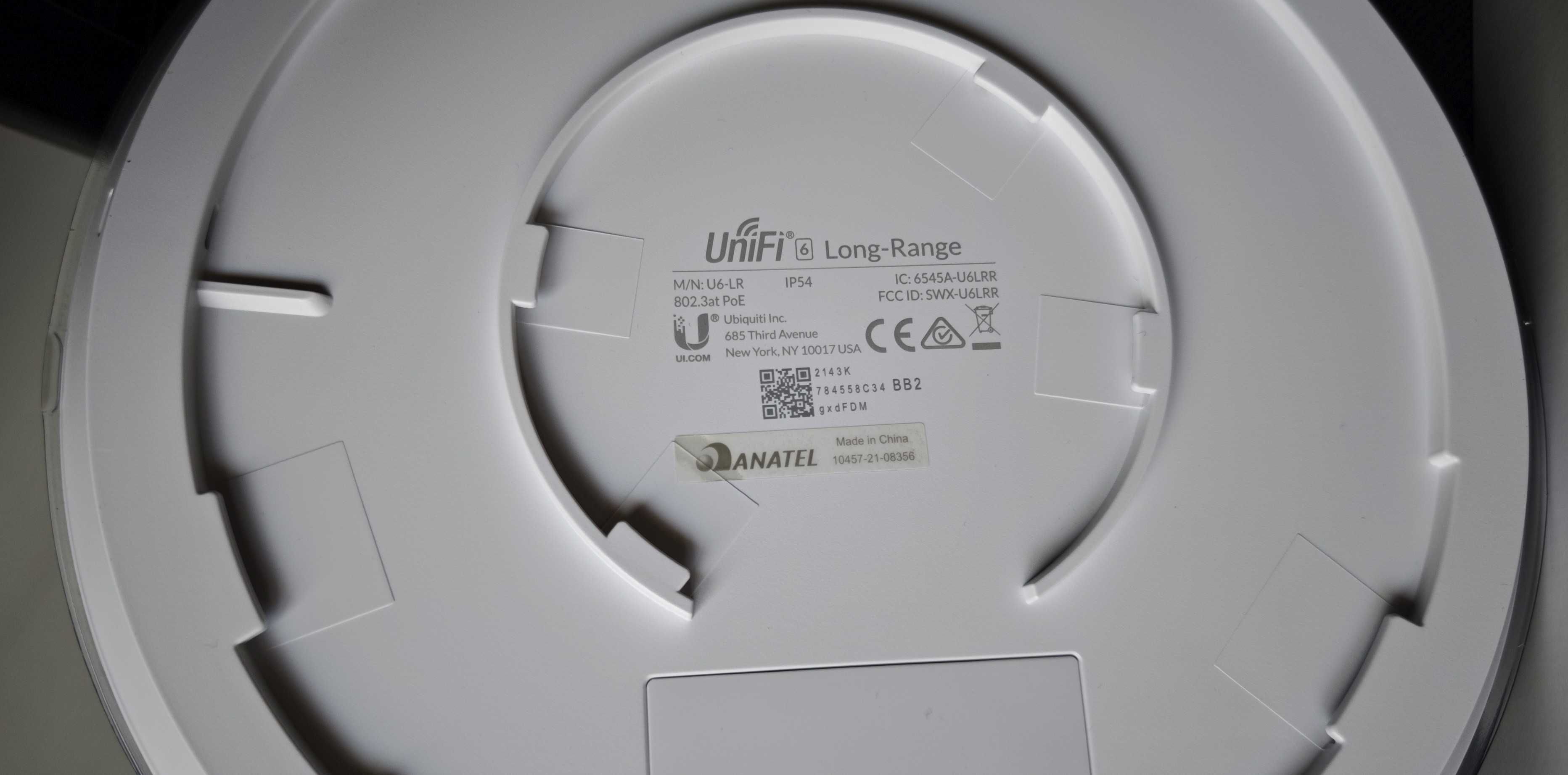 Ubiquiti UniFi 6 Long-Range AX3000 (U6-LR) пълен комплект