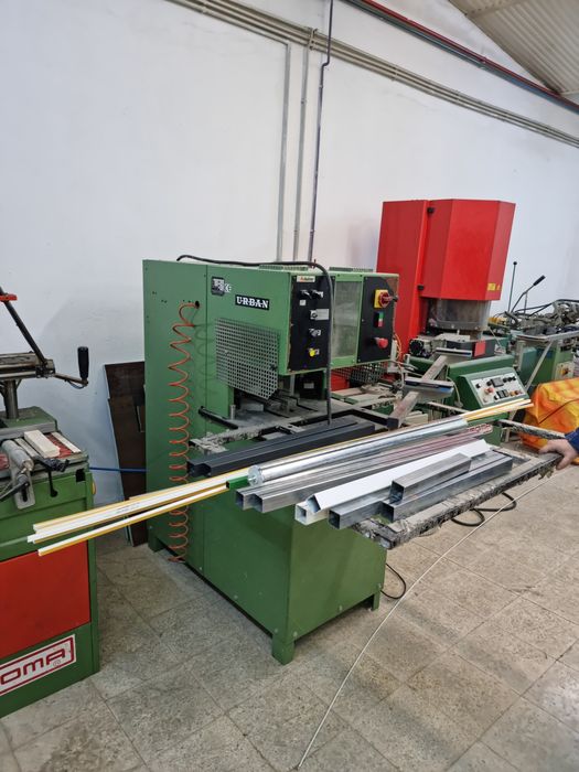 Vand linie de productie tamplarie PVC functionala la lichidare