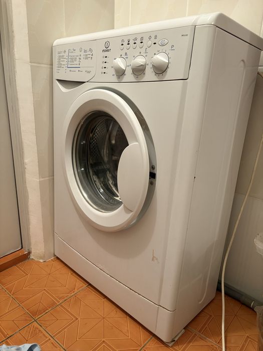 Стиральная машина рабочая срочно продам