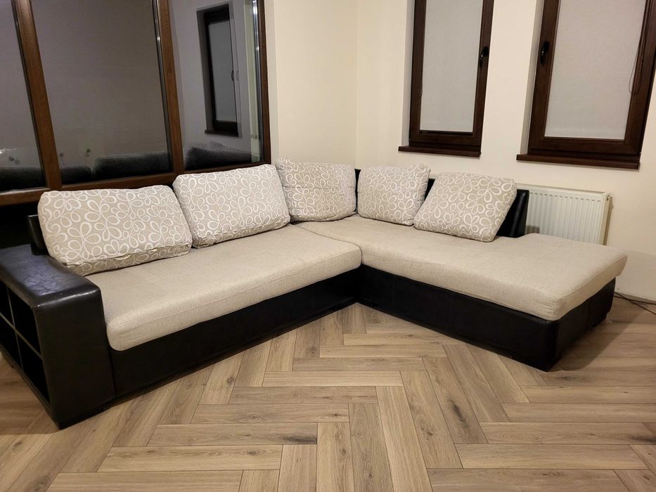 Разтегателен диван с лежанка