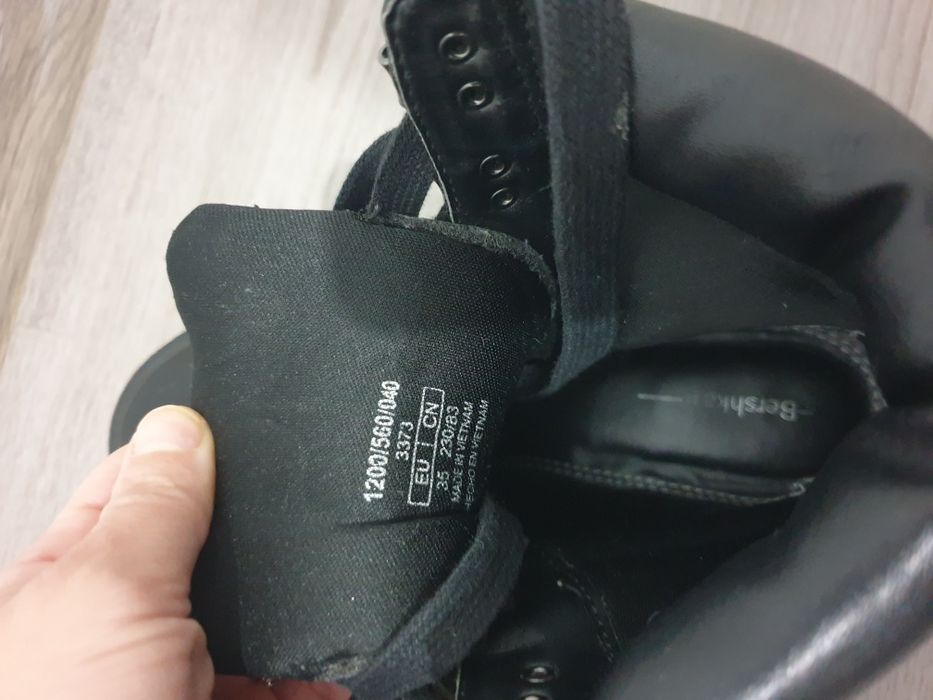 Bocanci Bershka 35