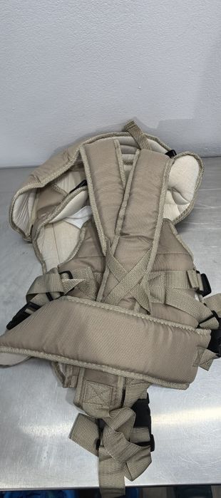 Vând marsupiu Womar aproape nou