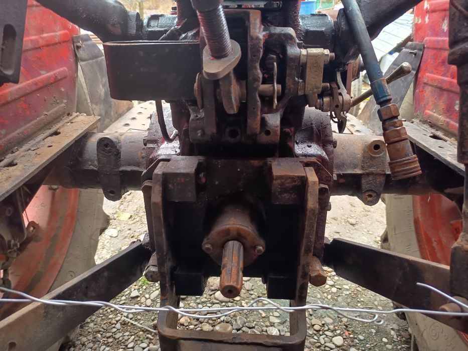 Vând tractor U445 – în stare excelentă, gata de lucru!