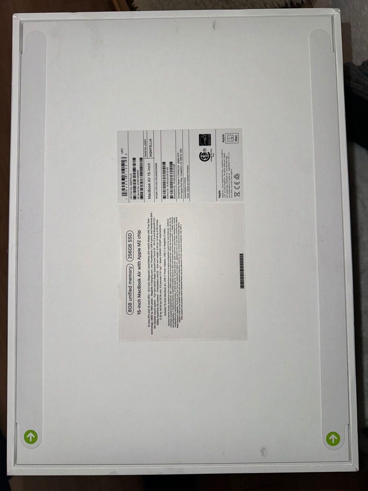 MacBook Air 15-inch чисто нов!