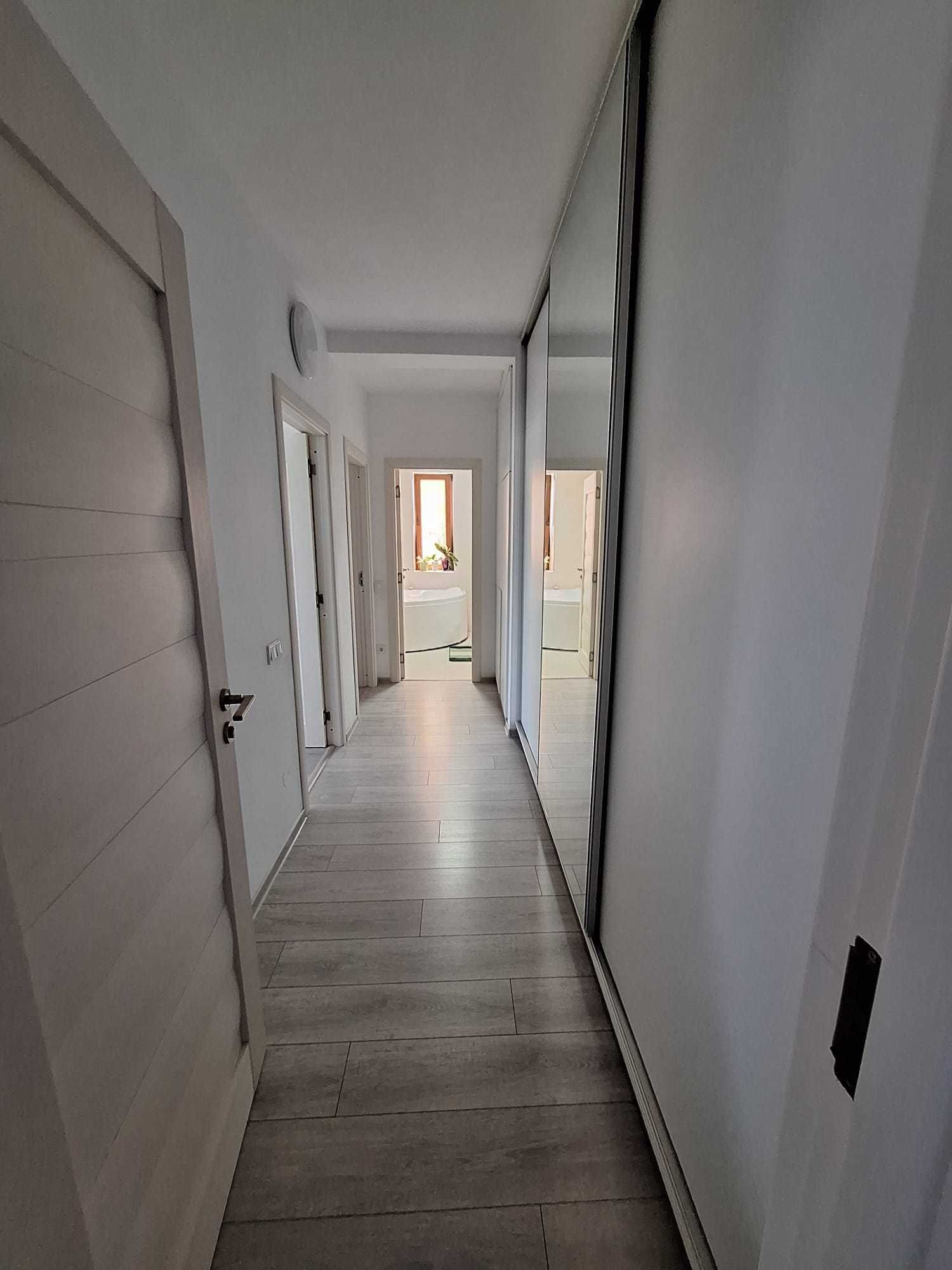 Apartament cu curte proprie & parcare, – zona rezidențială liniștită