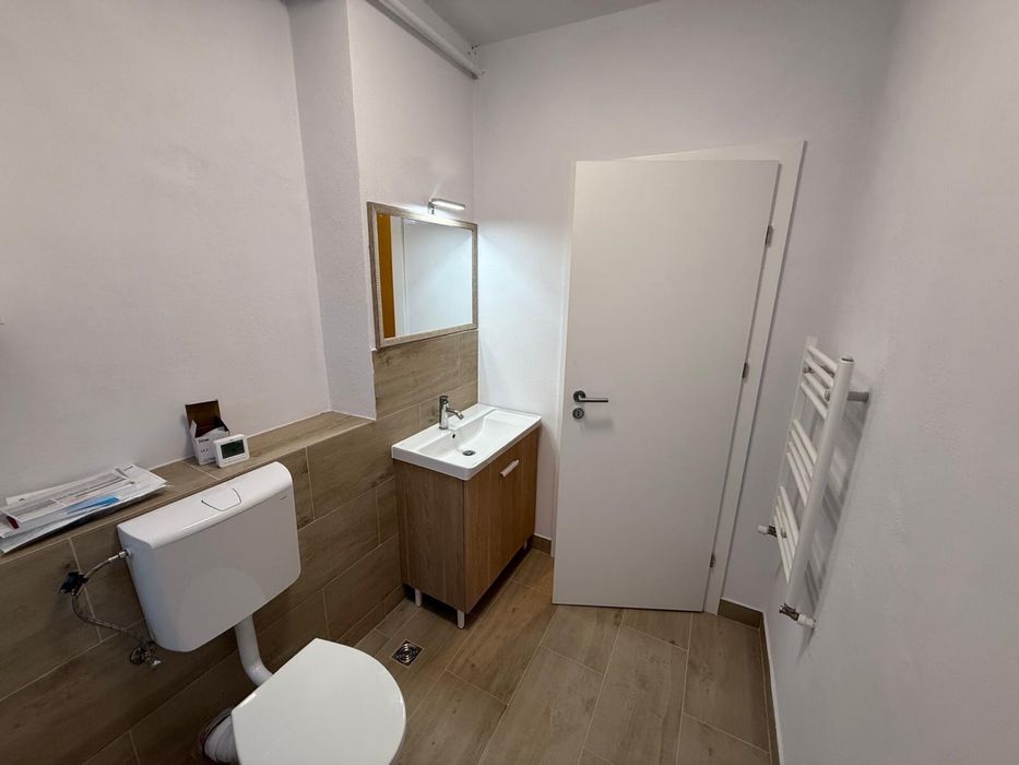 Inchiriez Ap 2 camere 70mp +parcare ,  intrare in Borhanci