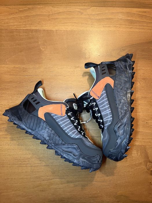 off white odsy black & green