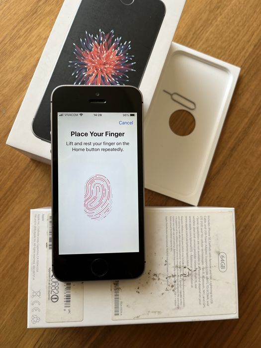 Iphone se 64gb,без icloud,фабрично отключен към всички мрежи