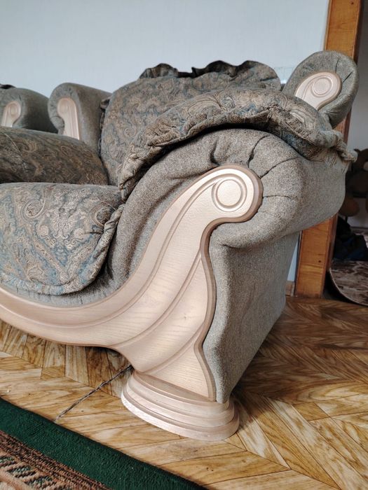 Продам диван в гостиную