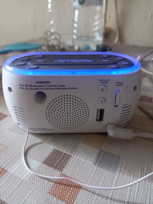 Радио с часовник и будилник