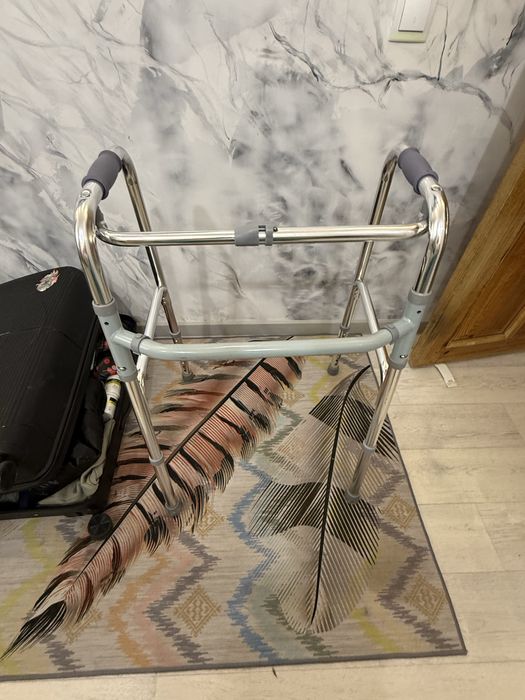 Продам ходунки б/у