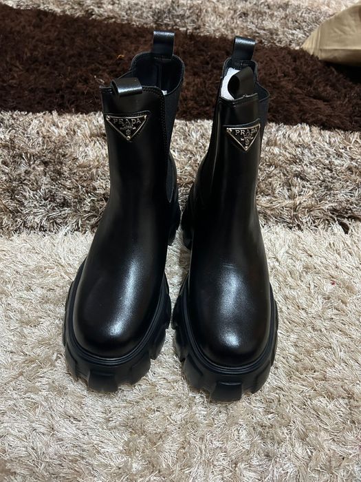 Ghete Prada de piele