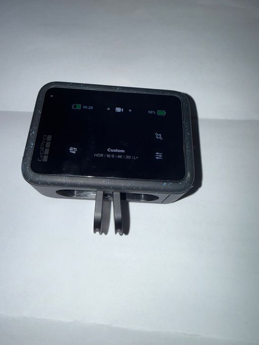 GoPro 12 с 3 батерии , зарядно и аксесоари