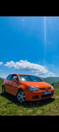 VW golf 5. Portocaliu, benzina, 1.4, 16 valve 80cai, 140000km