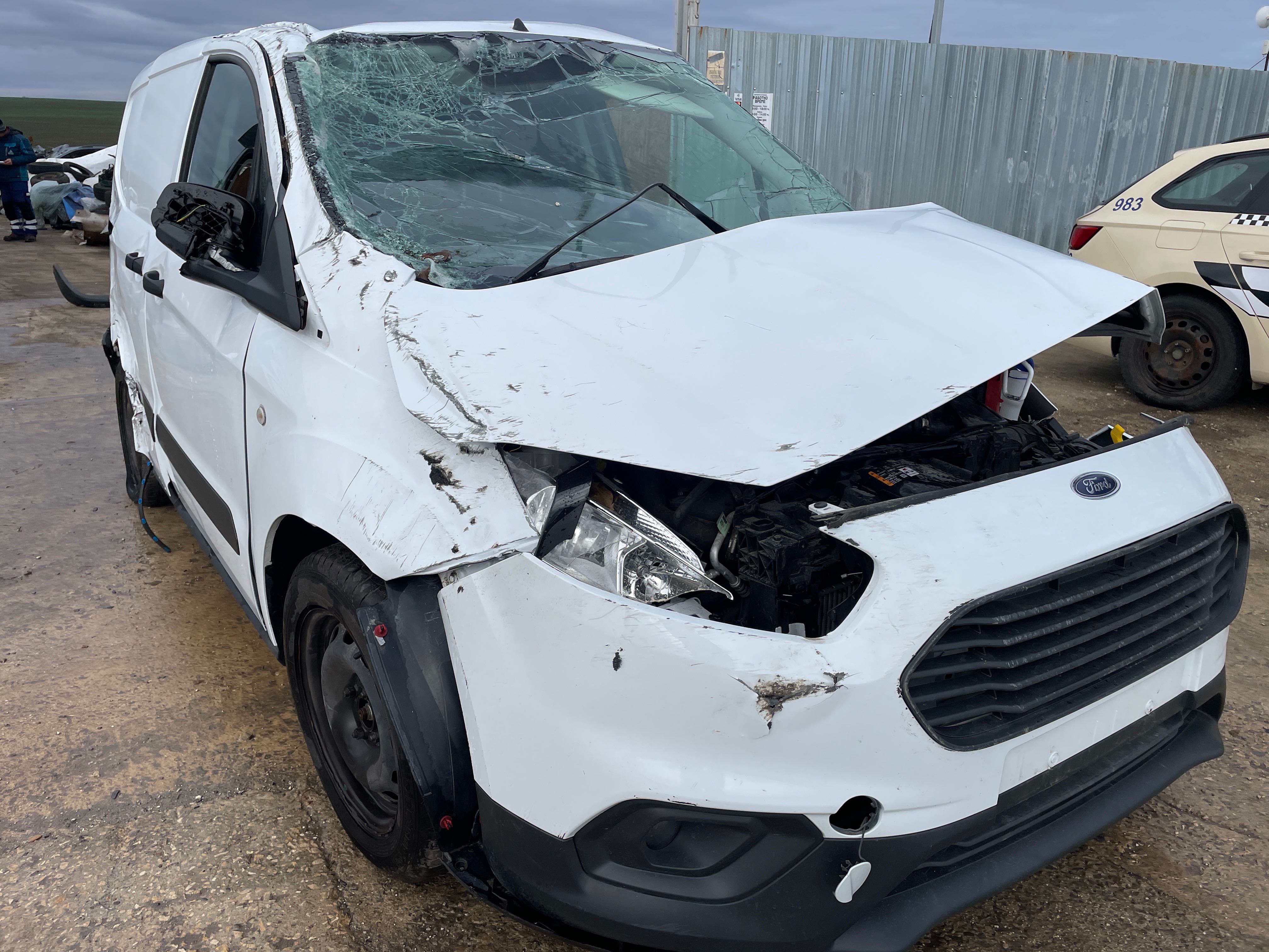 Ford Transit Courier 1.0 EcoBoost 100 кс.6 ск. двигател SFCE 32000 km.