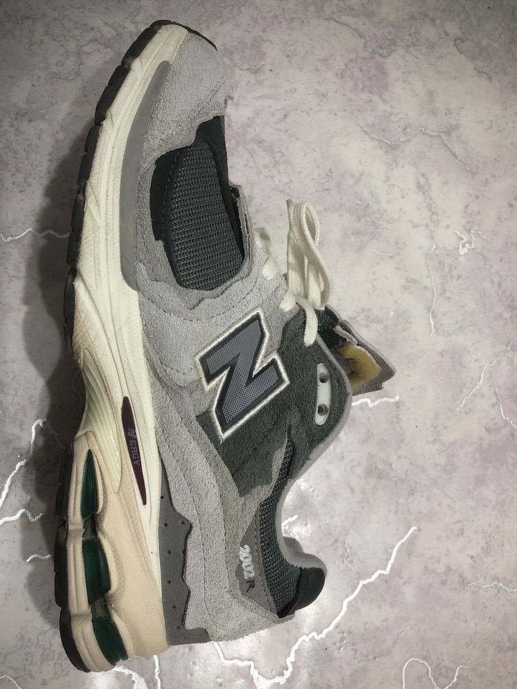 New Balance 2002R