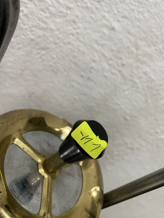 Настолен пепелник от мед  с дръжка от ковано желязо