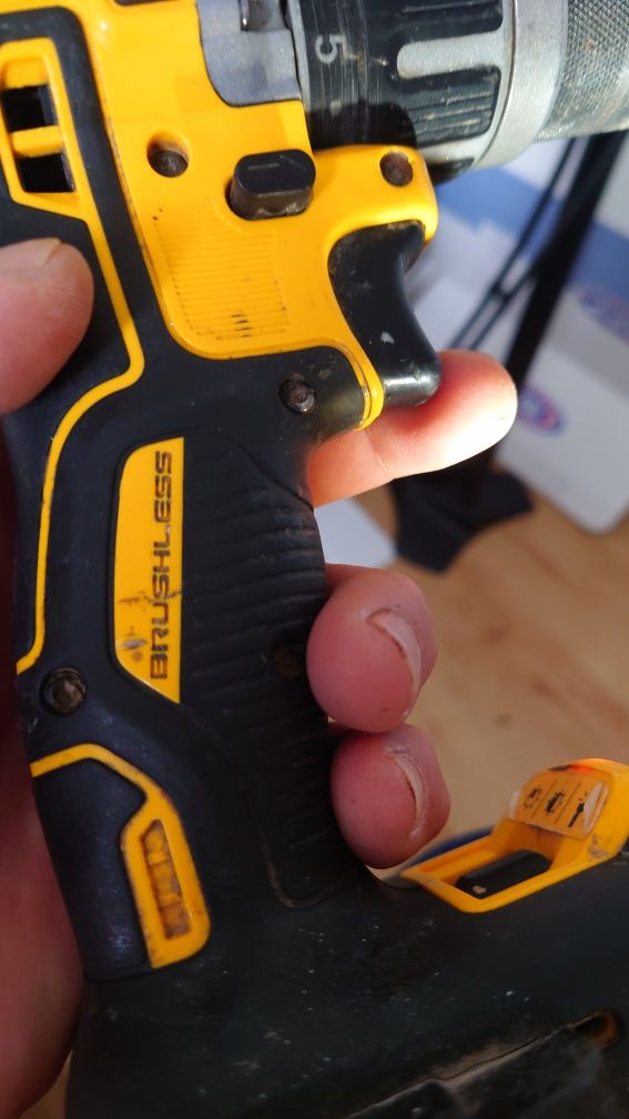 DeWalt combi drill 18v с 5 AH батерия
