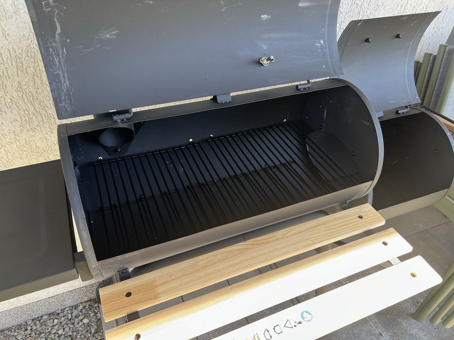 Vand gratar nou cu afumatoare