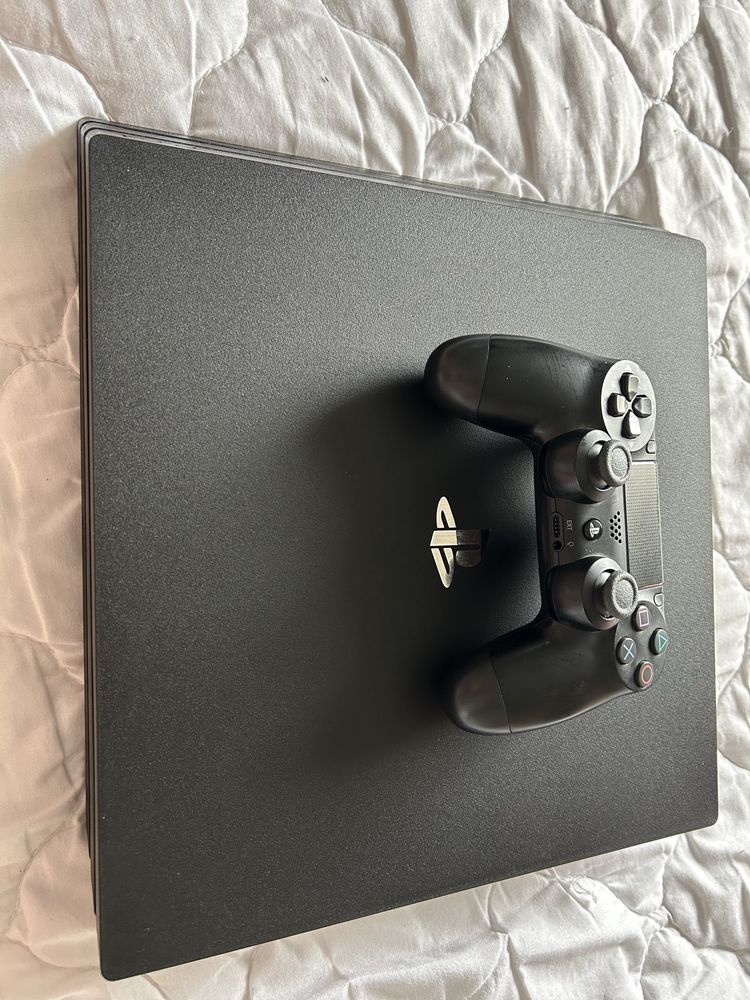 PlayStation 4/Ps4 pro + controller