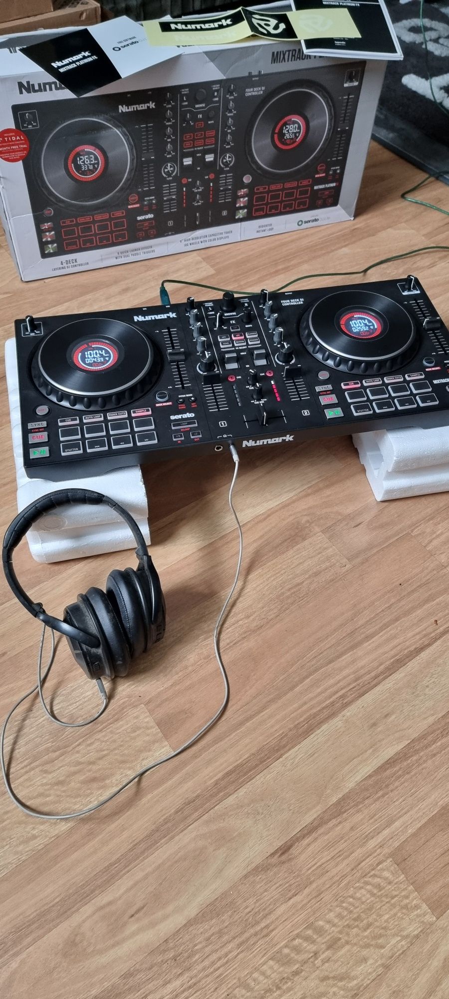 Dj  Newmark  console