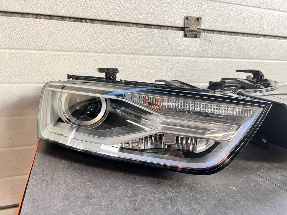 Far Bi-Xenon Complet Stanga/Dreapta Audi Q3 8U Facelift