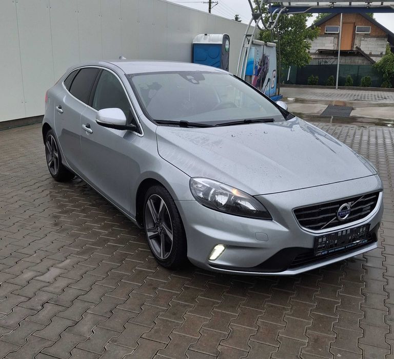 Volvo v40 R.desing avariat.Probleme 2 injectoare