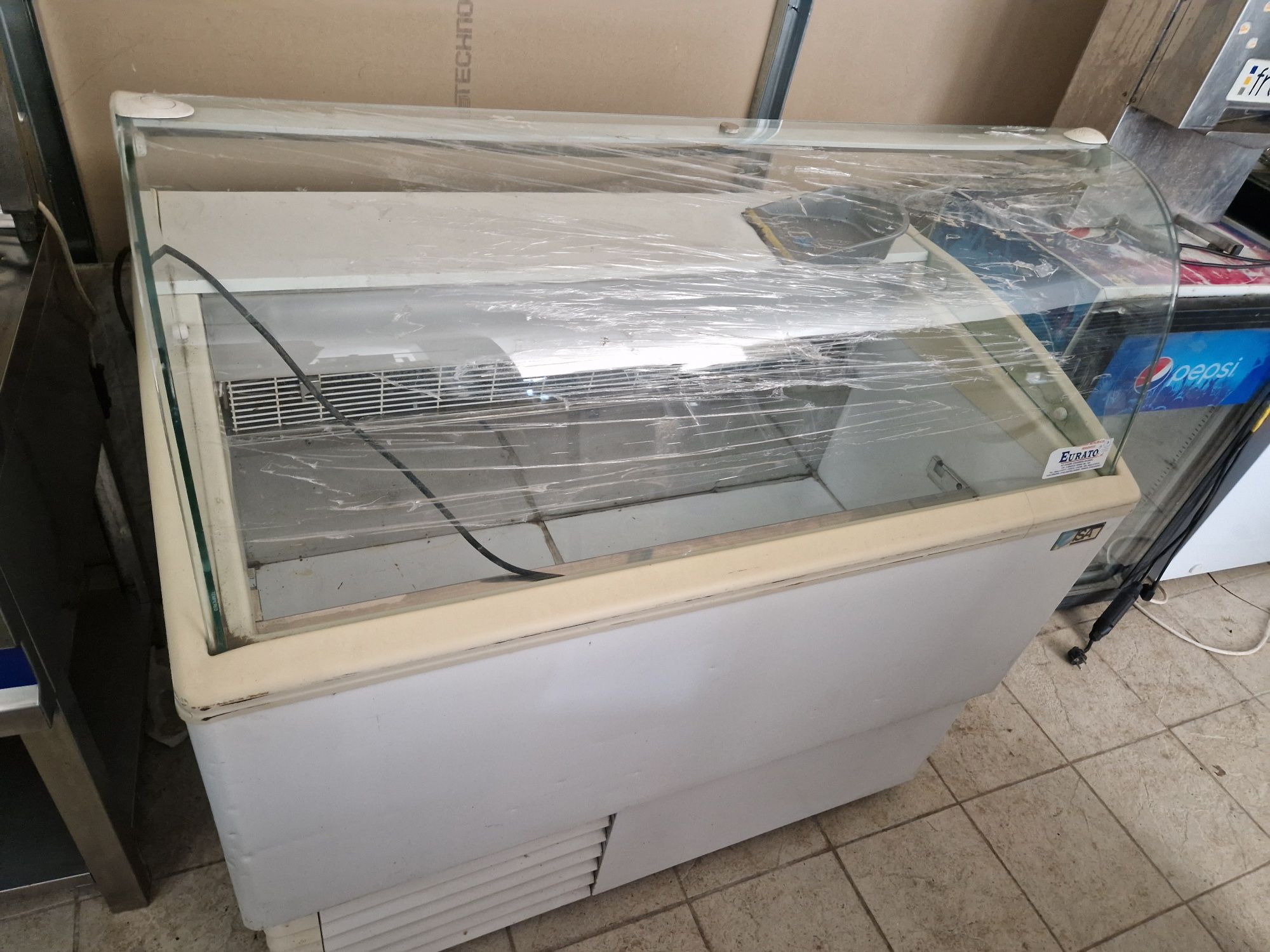Masa rece, vitrina rece cu banc,dulap frigorific
