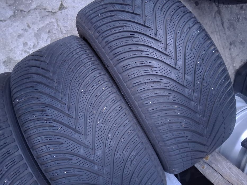 235 45 17 KLEBER 4броя зимни