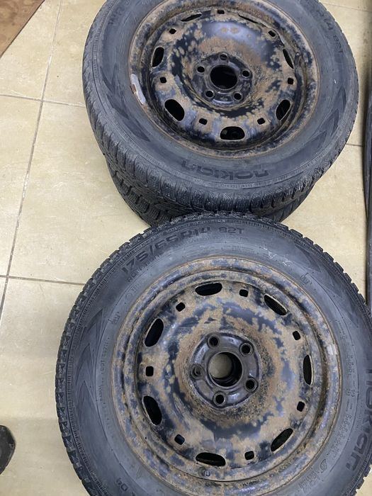 Продавам зимни гуми с джанти за Шкода Фабия