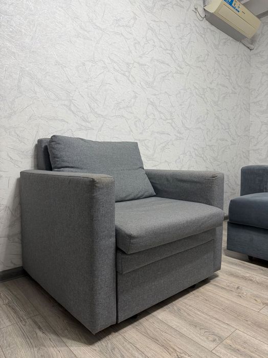 Продам за символическую сумму мебель.