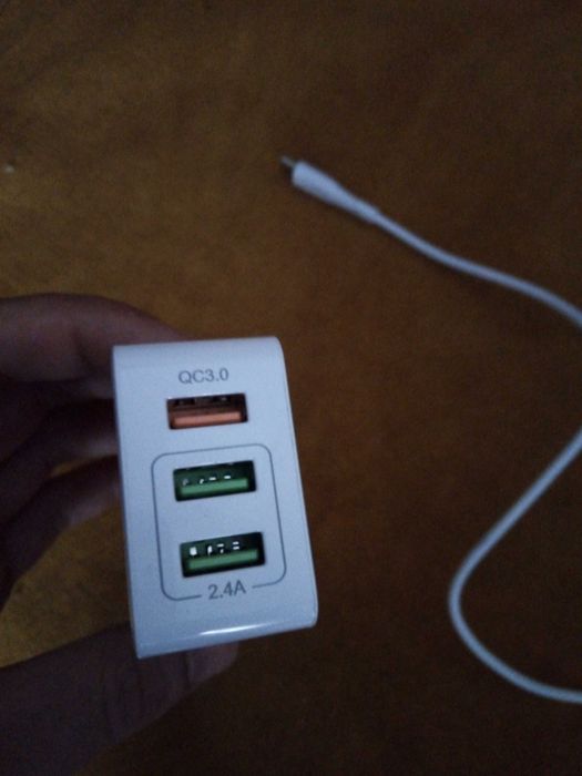 Încărcător universal cu 3 mufe încărcare foarte rapida