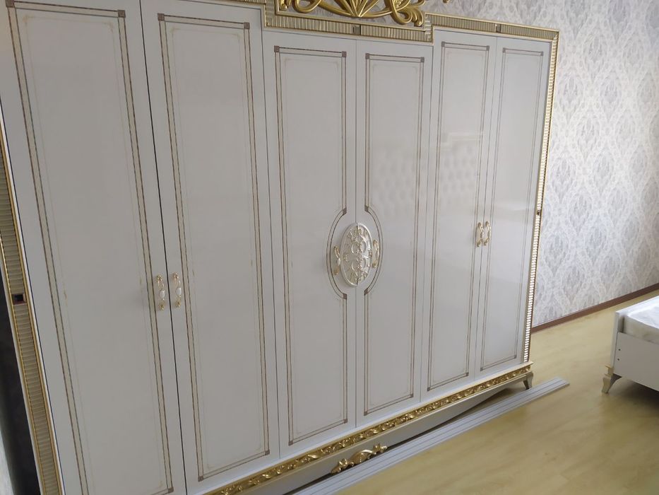 Срочно продаю свой Спальный гарнитур и горка