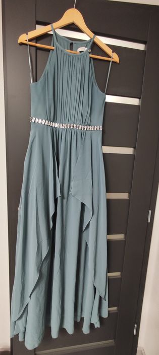 Елегантни рокли, подходящи за празненства и поводи