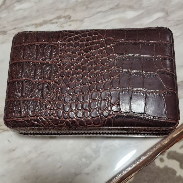 Кожена кутия за пури